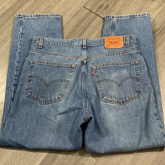 Levi’s 505 Light Wash Zip Fly Straight Leg Jeans            size 38 - Picture 3 of 7